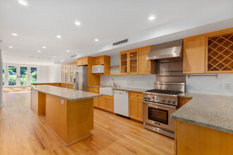 128 W 95th St in New York, NY - Building Photo - Building Photo