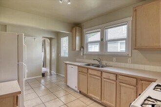 1017 E Augusta Ave in Spokane, WA - Building Photo - Building Photo