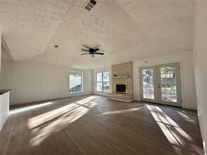 15710 Tammany Ln in Houston, TX - Building Photo - Building Photo