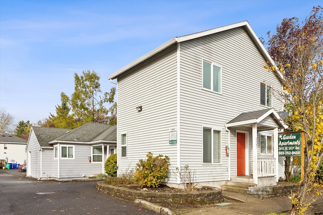 Garden Apartments in Portland, OR - Building Photo