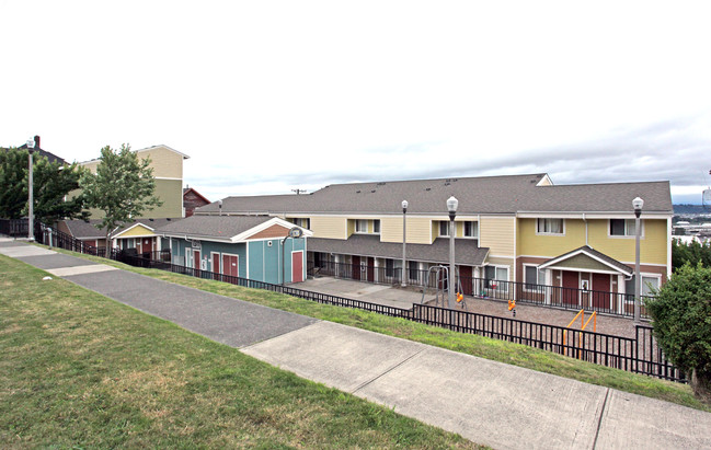 Hillside Terrace 1500 in Tacoma, WA - Building Photo - Building Photo