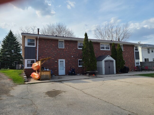 217 S Water St, Unit 219 S Water St. in Waterford, WI - Building Photo - Building Photo