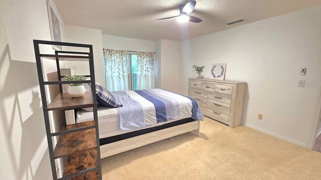 101 Bent Tree Dr in Daytona Beach, FL - Foto de edificio - Building Photo