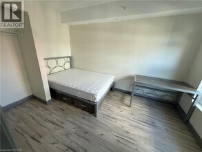 258A Sunview St in Waterloo, ON - Building Photo - Building Photo