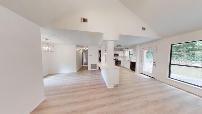 N Cedarbrook Bungalow in Auburn, AL - Building Photo - Building Photo