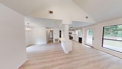 N Cedarbrook Bungalow in Auburn, AL - Foto de edificio - Building Photo