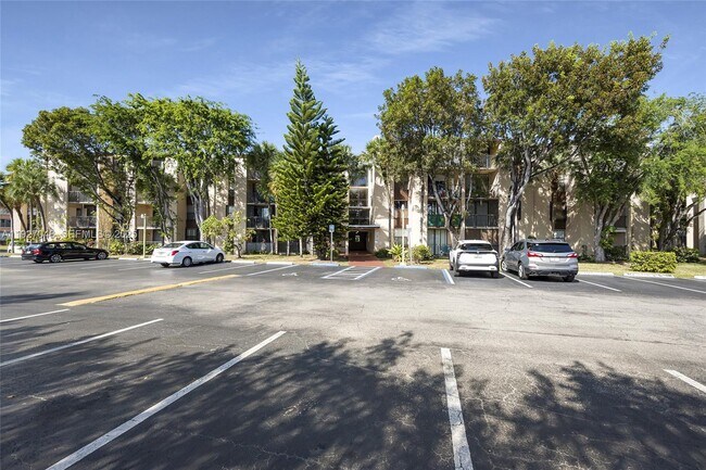 14421 N Kendall Dr in Miami, FL - Building Photo - Building Photo