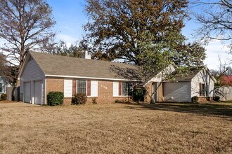 2106 Charles Bryan Rd in Memphis, TN - Building Photo - Building Photo