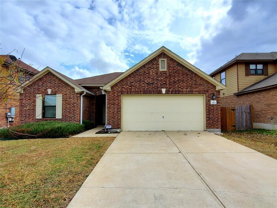 2012 Sydnee Dr in Leander, TX - Foto de edificio