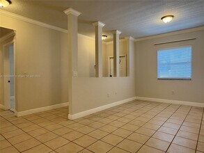 10730 NW 66th St in Doral, FL - Building Photo - Building Photo