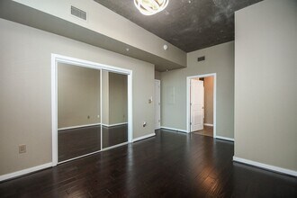 5925 Almeda Rd in Houston, TX - Foto de edificio - Building Photo