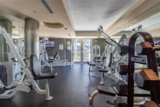 110 Washington Ave, Unit 1712 in Miami Beach, FL - Building Photo - Building Photo