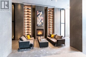 55 Charles St E in Toronto, ON - Building Photo - Building Photo