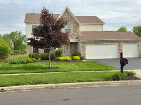 2771 Abbey Knoll Dr in Lewis Center, OH - Building Photo