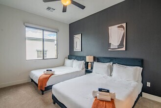 15501 N Dial Blvd in Scottsdale, AZ - Building Photo - Building Photo