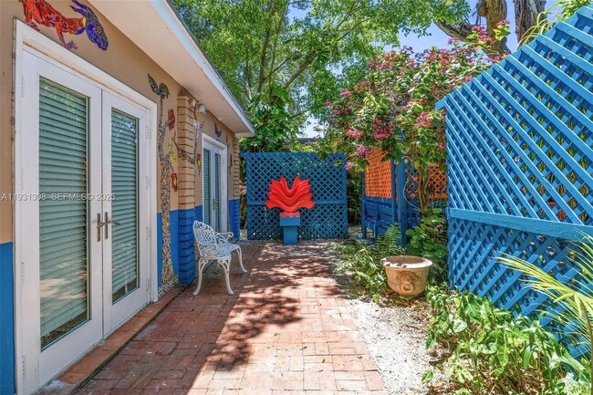 2330 SW 62nd Ct in Miami, FL - Foto de edificio - Building Photo