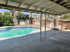 6409 Easter Lily Ct in Bakersfield, CA - Building Photo - Building Photo
