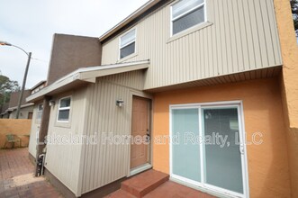 939 Castle Way in Lakeland, FL - Building Photo - Building Photo