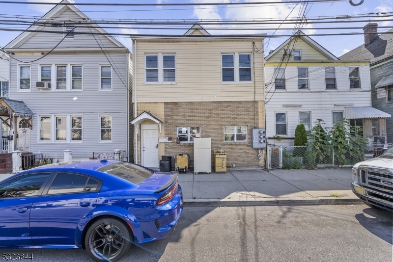 194 8th St in Passaic, NJ - Building Photo