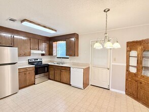 6125 Carr Rd in Milton, FL - Building Photo - Building Photo