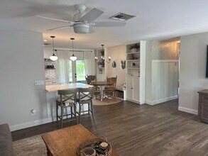 8713 SE Sandridge Ave in Hobe Sound, FL - Building Photo - Building Photo