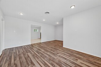 5635 Belarbor St in Houston, TX - Building Photo - Building Photo