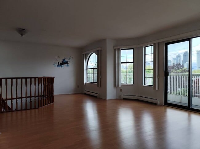 4968 Dominion St in Burnaby, BC - Building Photo - Building Photo