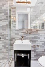 438 W 52nd St in New York, NY - Building Photo - Building Photo