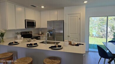 6821 Lake Mist Ln in Jacksonville, FL - Building Photo - Building Photo