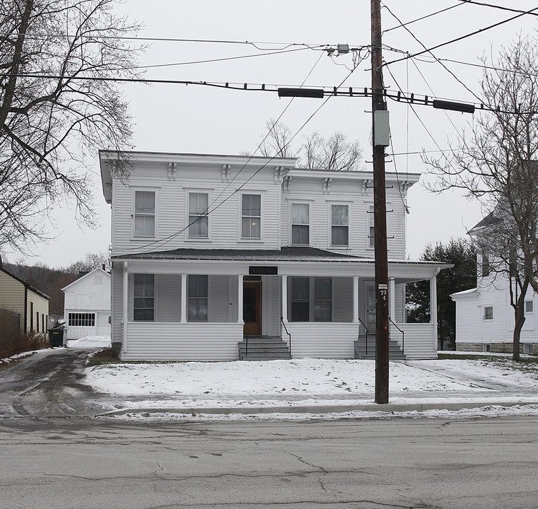 14 Maple St in Oneonta, NY - Foto de edificio