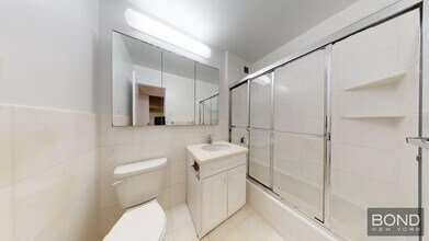 1 Astor Pl in New York, NY - Building Photo - Building Photo