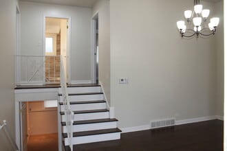 9071 N Grace Ave in Niles, IL - Building Photo - Building Photo