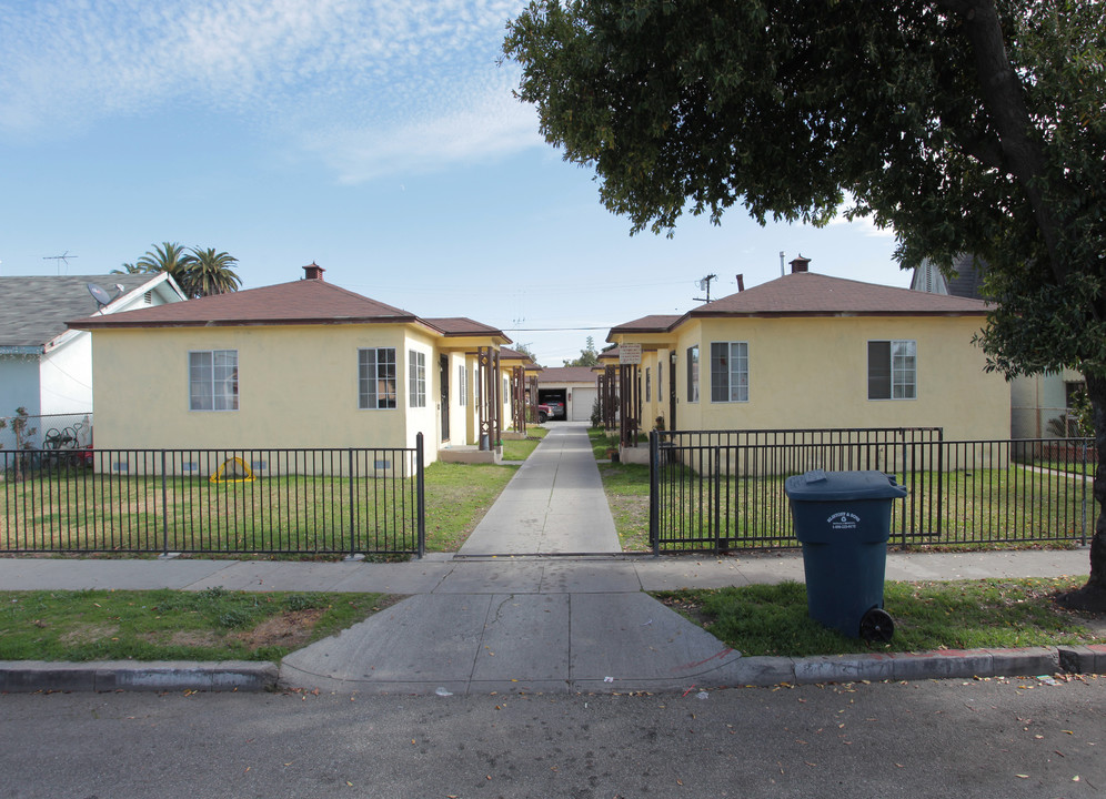 8164 Chestnut Ave in South Gate, CA - Foto de edificio