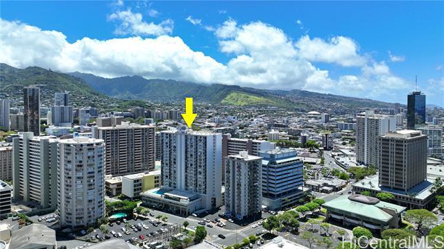 747 Amana St in Honolulu, HI - Building Photo - Building Photo