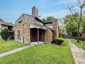 7200 W T C Jester Blvd in Houston, TX - Foto de edificio - Building Photo