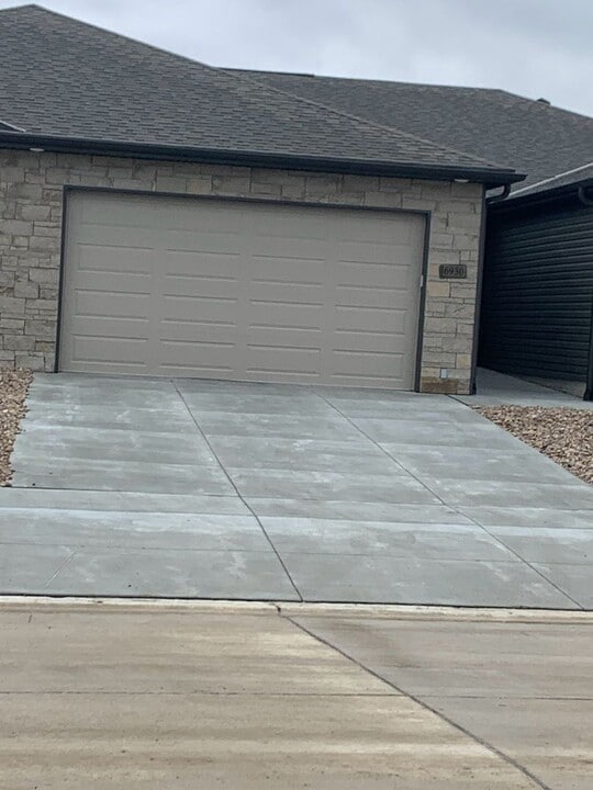 7001 Claystone Dr in Lincoln, NE - Building Photo