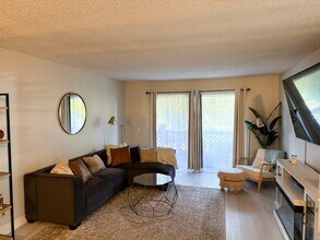 23515 Lyons Ave in Santa Clarita, CA - Building Photo - Building Photo