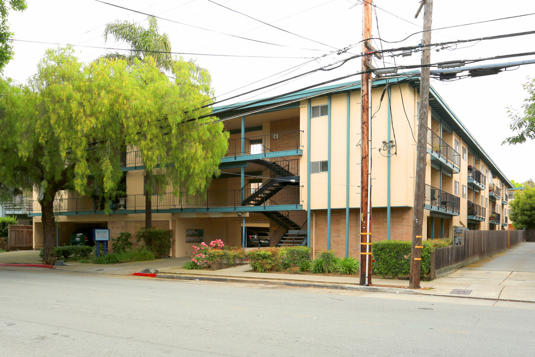 1239 Oak Grove Ave in Burlingame, CA - Foto de edificio