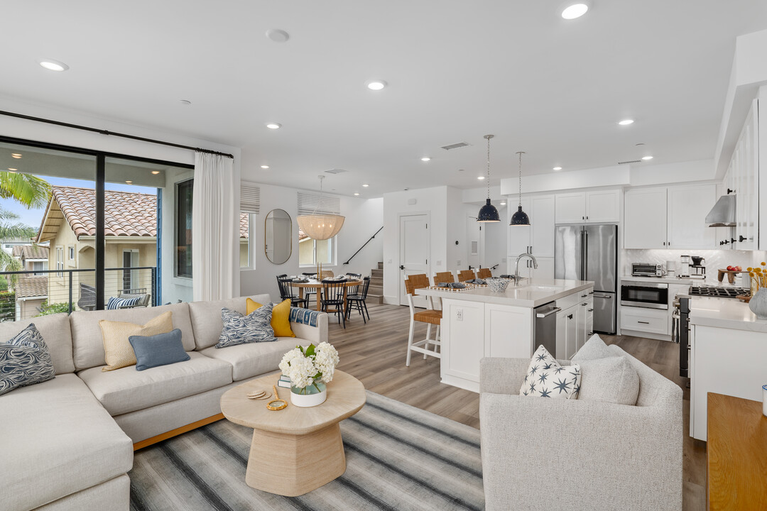 217 Chinquapin Ave in Carlsbad, CA - Building Photo