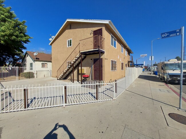 6049 S Normandie Ave, Unit 4 in Los Angeles, CA - Building Photo - Building Photo