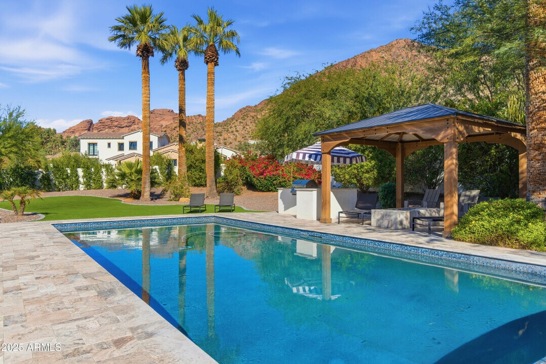 4601 N Royal View Dr in Phoenix, AZ - Building Photo