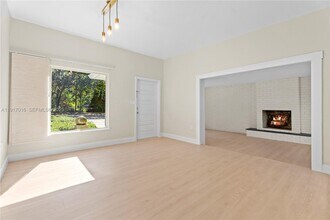 5865 SW 48th St in Miami, FL - Building Photo - Building Photo