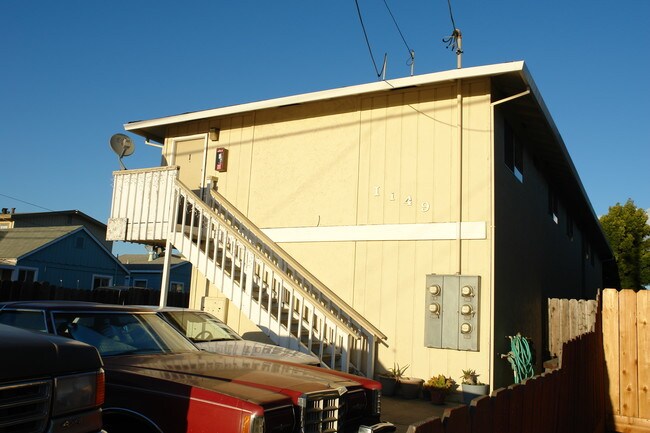 1149 E Laurel Dr in Salinas, CA - Foto de edificio - Building Photo