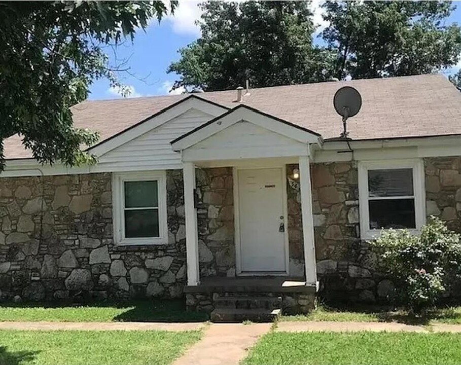 809 N Marshall Dr in Midwest City, OK - Building Photo
