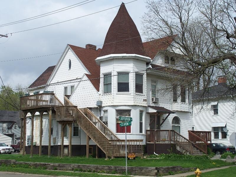 802 E Jefferson in Bloomington, IL - Foto de edificio