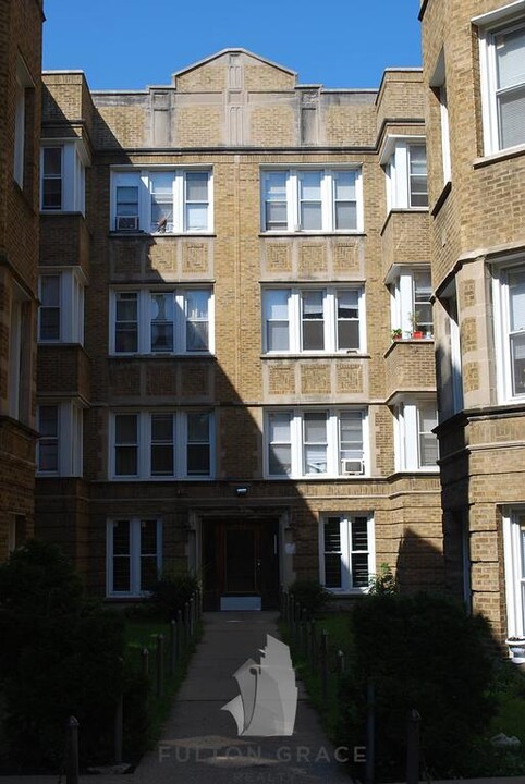 1640 W Pratt Blvd in Chicago, IL - Building Photo