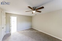 130 Ashford Ln photo'