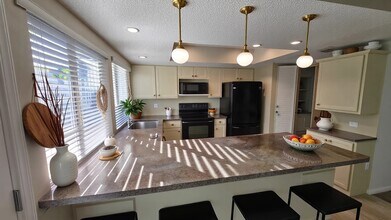 6430 Bankside Dr in Houston, TX - Building Photo - Building Photo