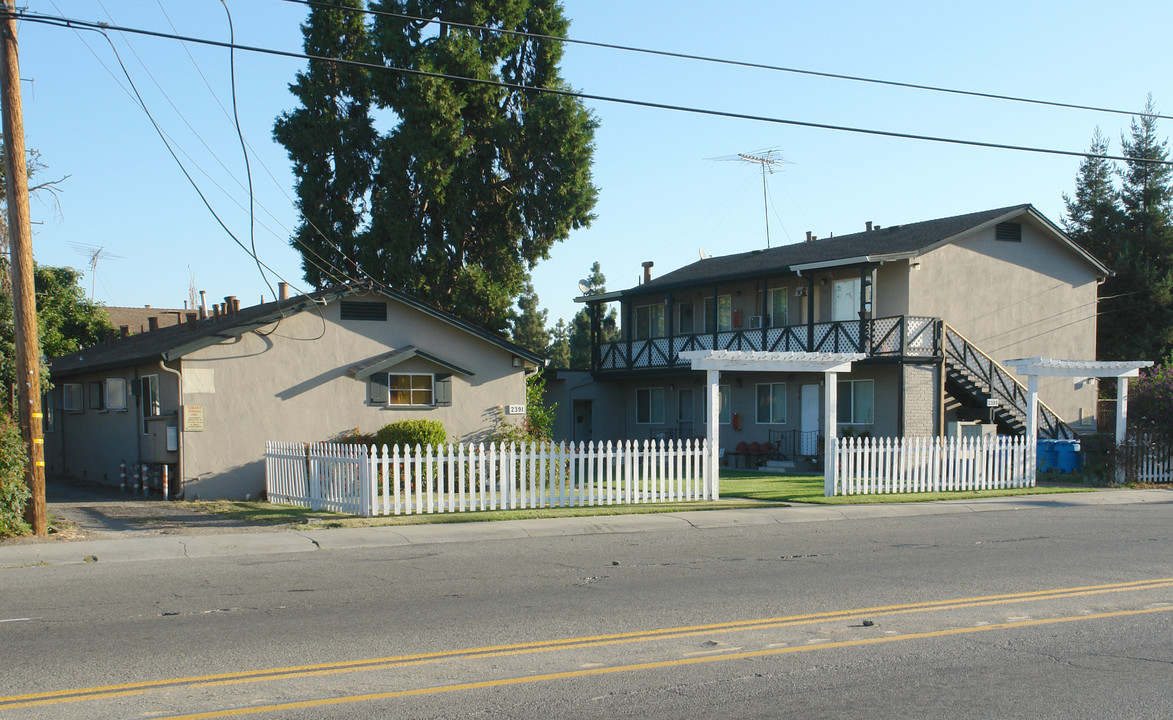 2389-2391 Moorpark Ave in San Jose, CA - Building Photo