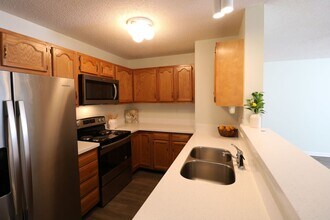 214 Quietwood Dr in Winston-Salem, NC - Building Photo - Building Photo